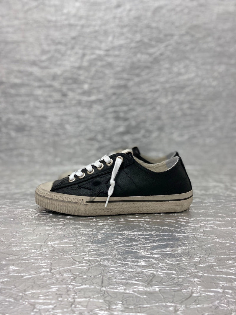 Tênis Modelo Golden Goose V-Star