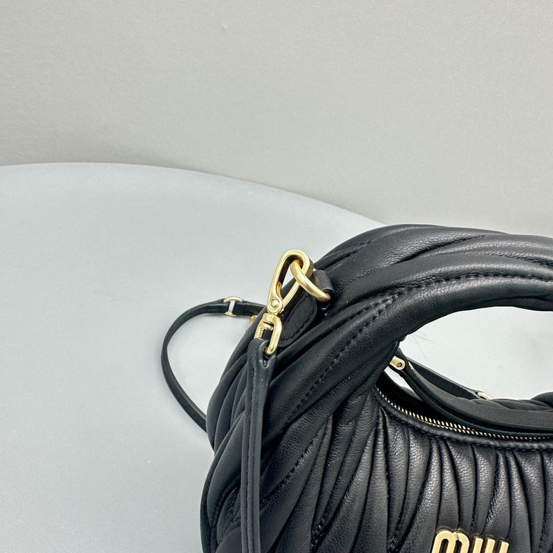 Bolsa Miu Miu Hobo Wander Mini em Napa Matelassê