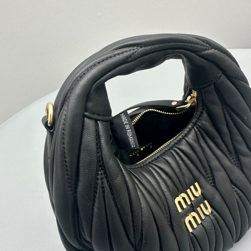 Bolsa Miu Miu Hobo Wander Mini em Napa Matelassê