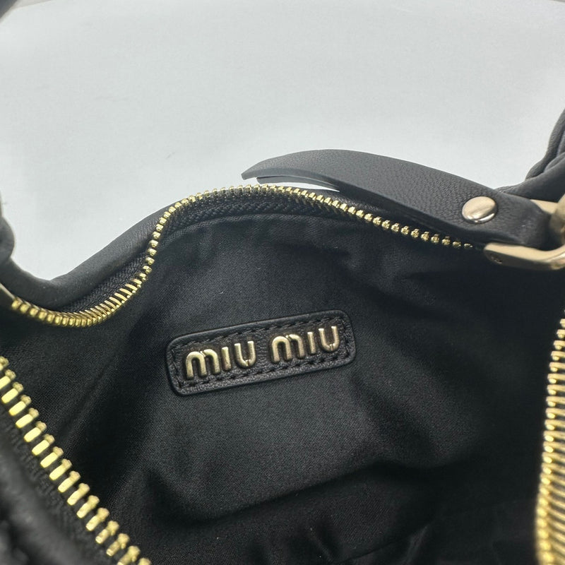 Bolsa Miu Miu Hobo Wander Mini em Napa Matelassê