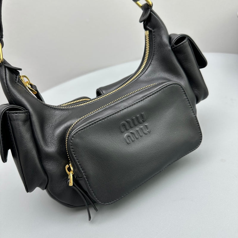 Bolsa Miu Miu Pocket em Couro Napa