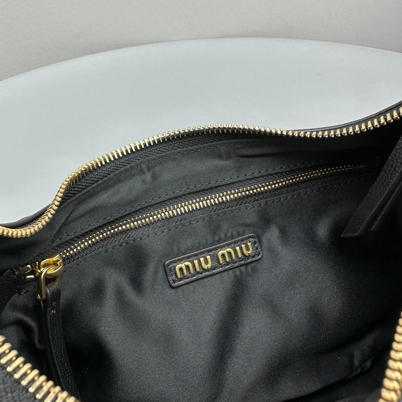 Bolsa Miu Miu Pocket em Couro Napa