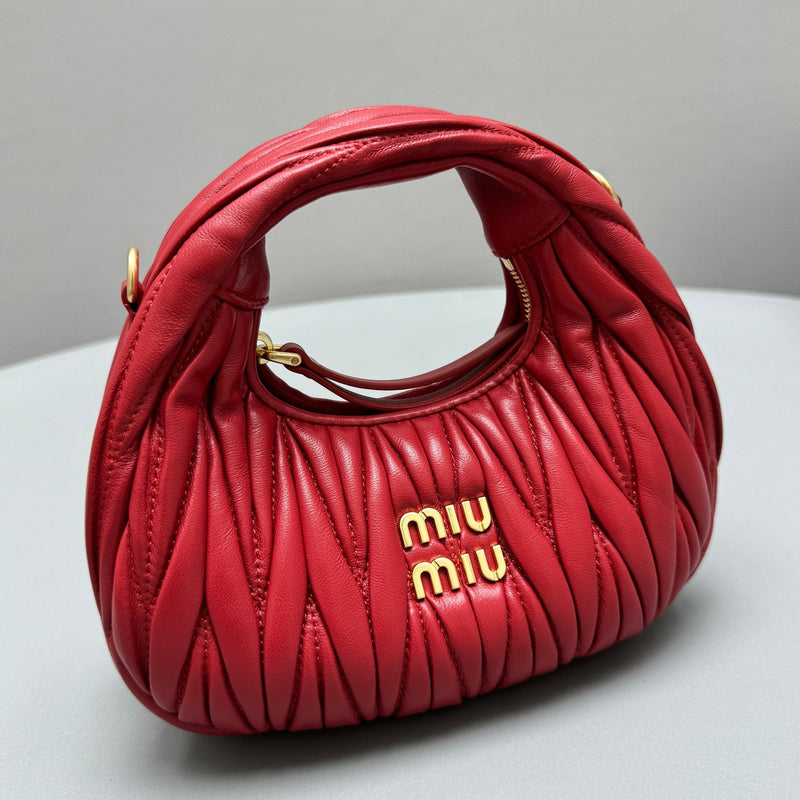 Bolsa Miu Miu Hobo Wander Mini em Napa Matelassê