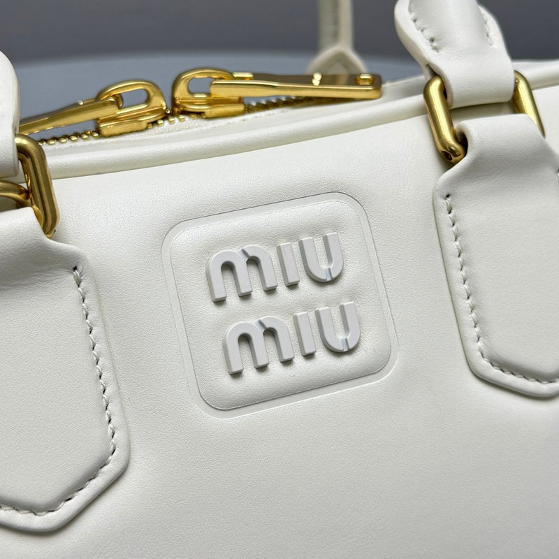 Bolsa Miu Miu Arcadie em Couro