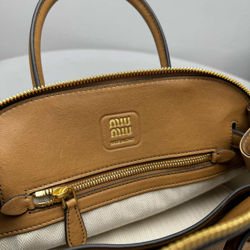 Bolsa Miu Miu de Mão Aventure Pequena em Couro Napa