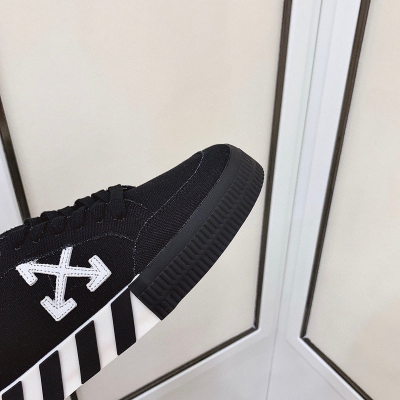 Tênis Modelo Off-White Low Vulcanized