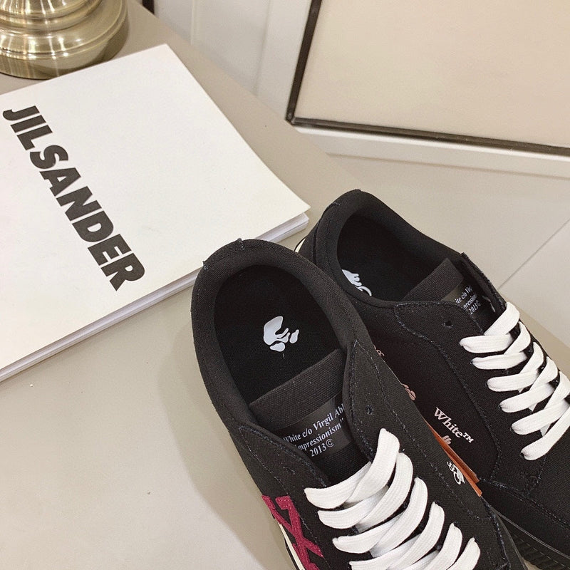 Tênis Modelo Off-White Low Vulcanized