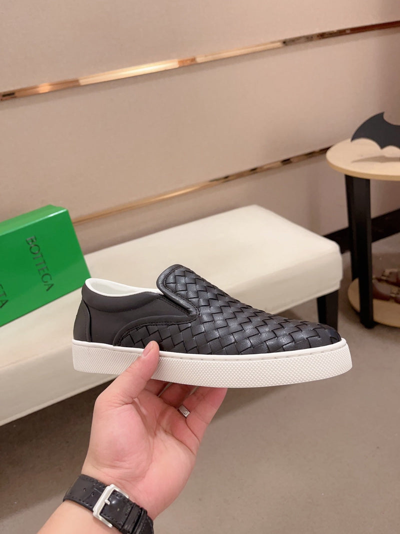 Tênis Modelo Bottega Veneta Slip On