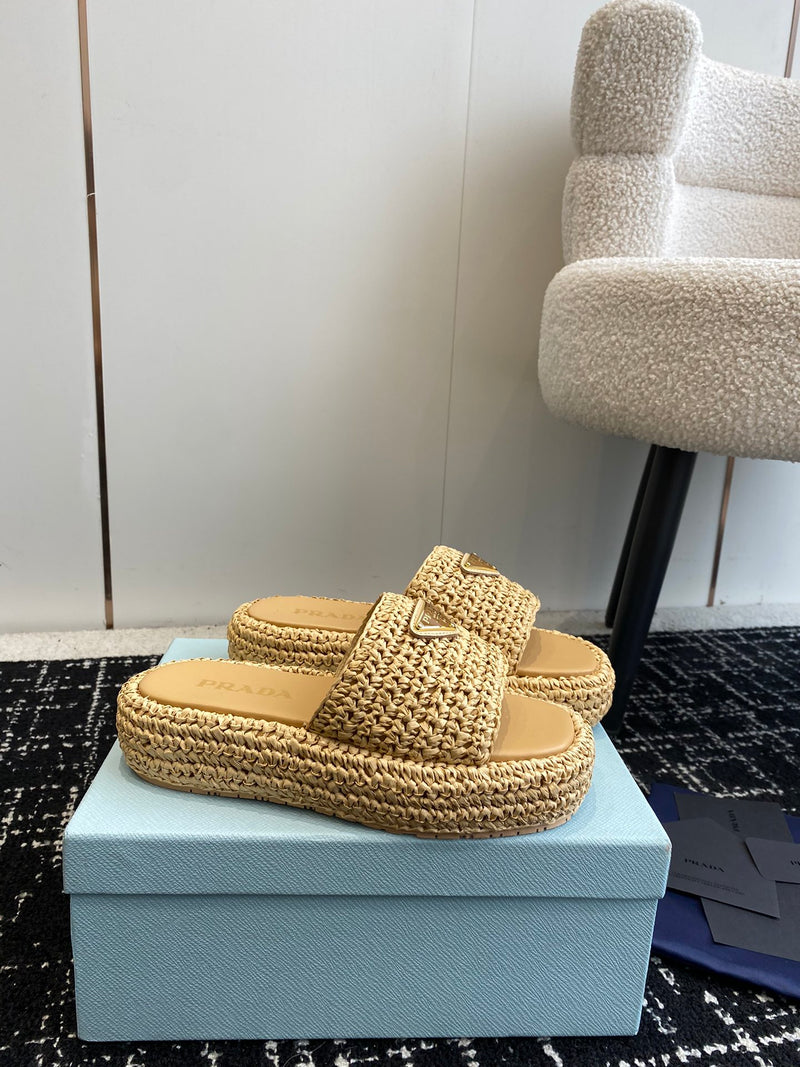 Sandália Prada Flatform em Crochê