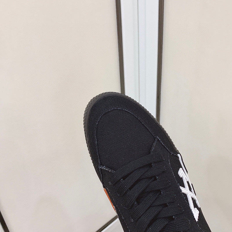 Tênis Modelo Off-White Low Vulcanized