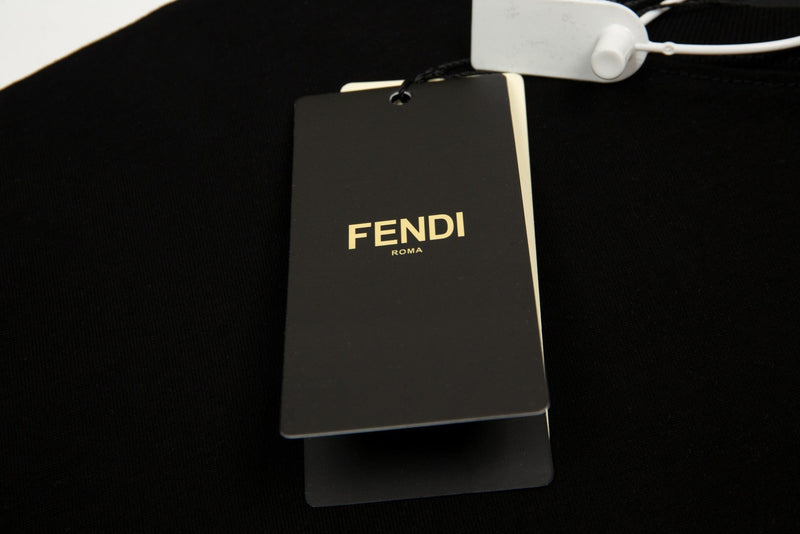 Camiseta Modelo Fendi