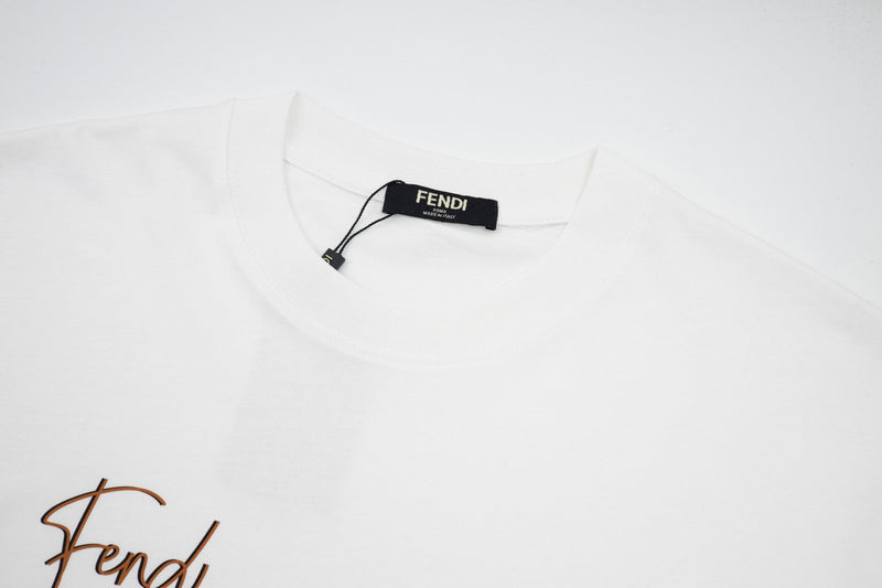 Camiseta Modelo Fendi