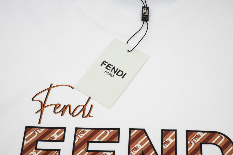 Camiseta Modelo Fendi