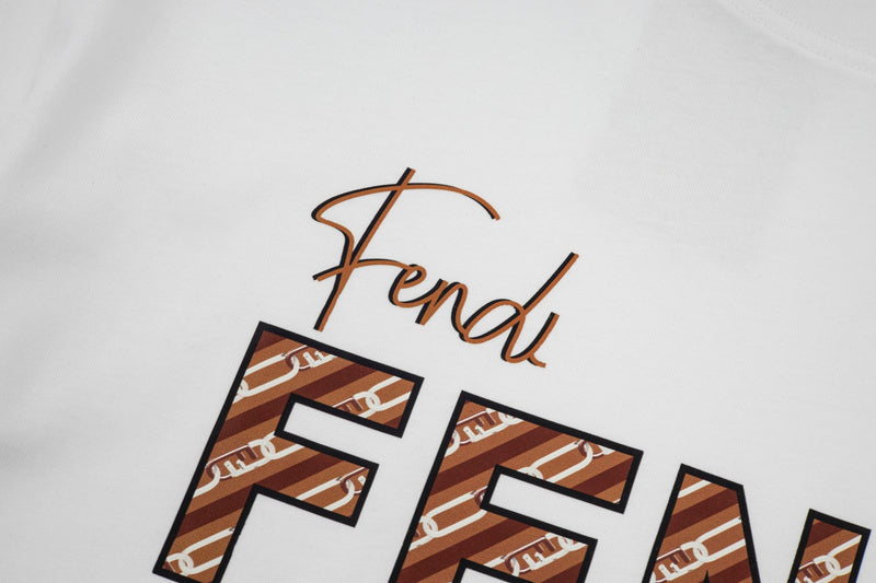 Camiseta Modelo Fendi