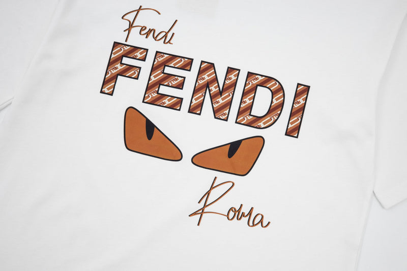 Camiseta Modelo Fendi