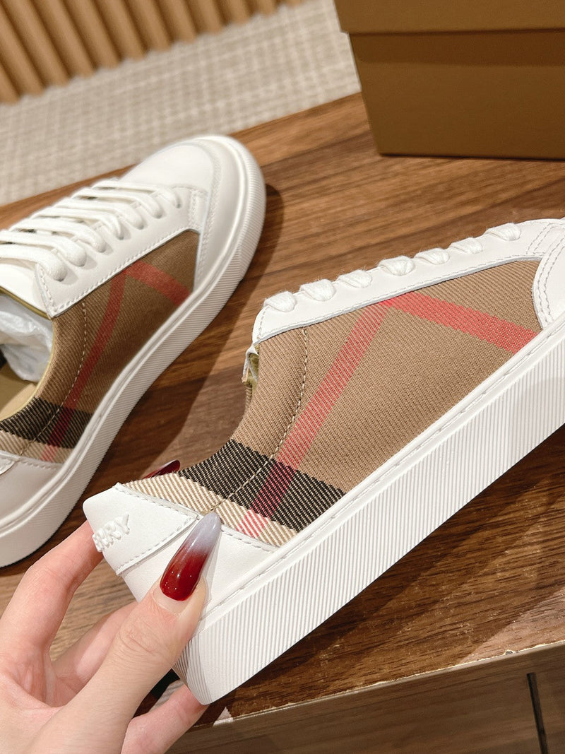 Sneaker Modelo Burberry