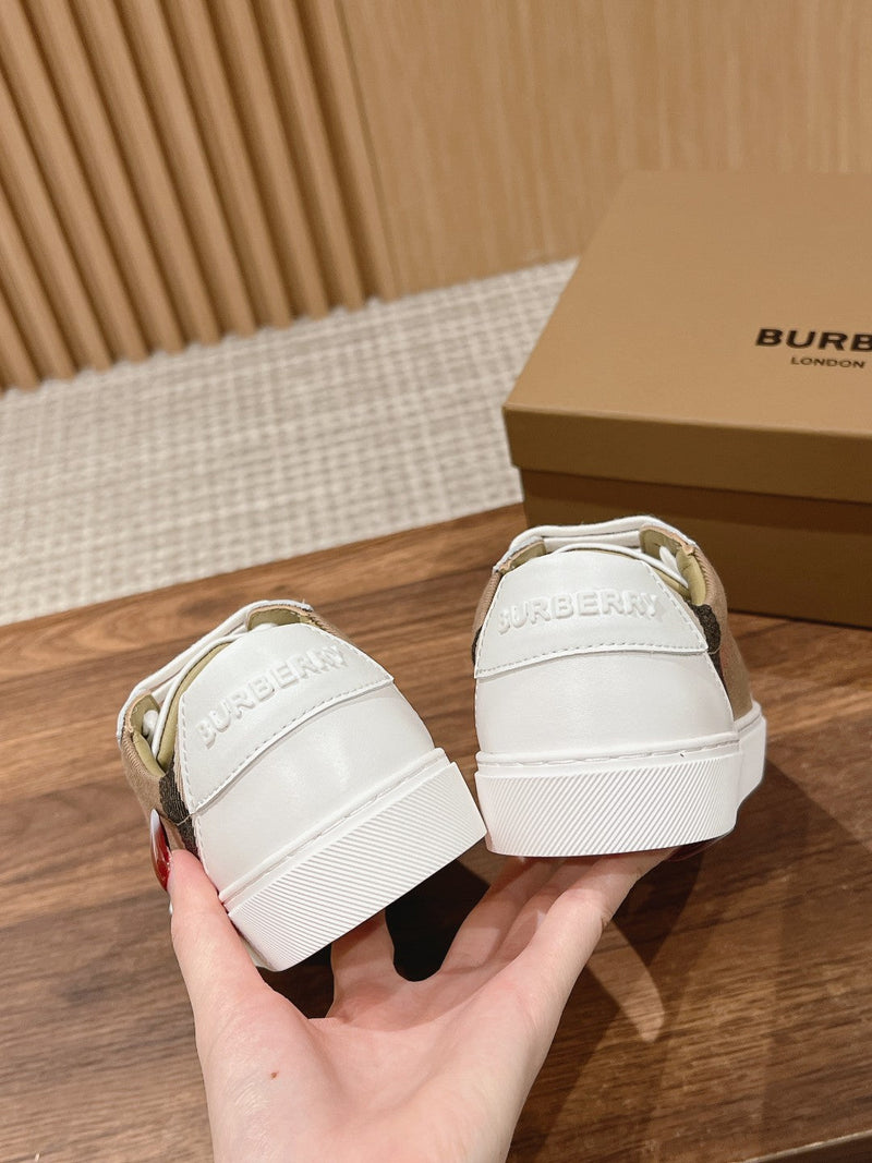 Sneaker Modelo Burberry