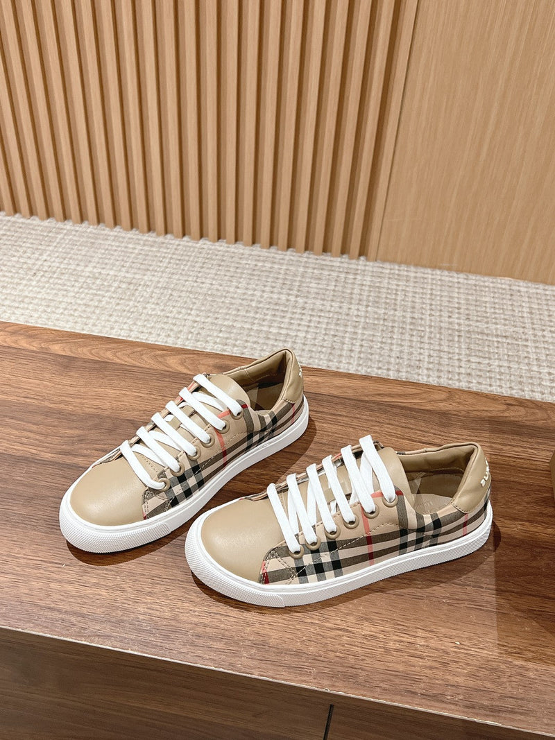 Sneaker Modelo Burberry