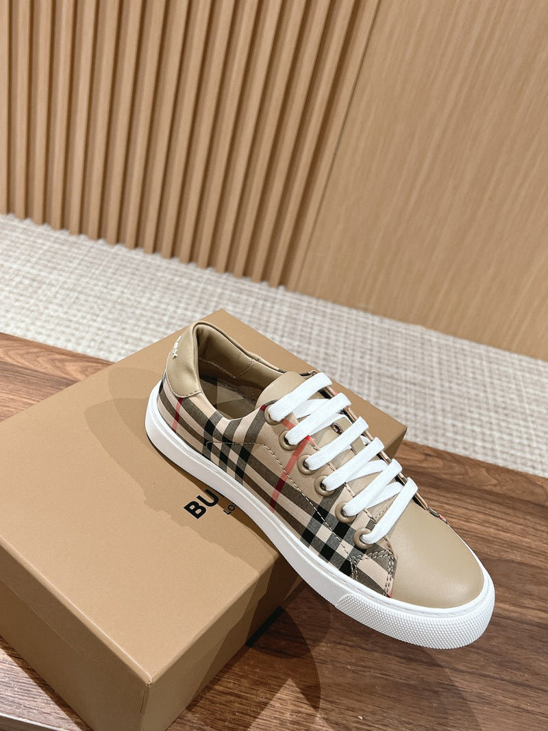 Sneaker Modelo Burberry