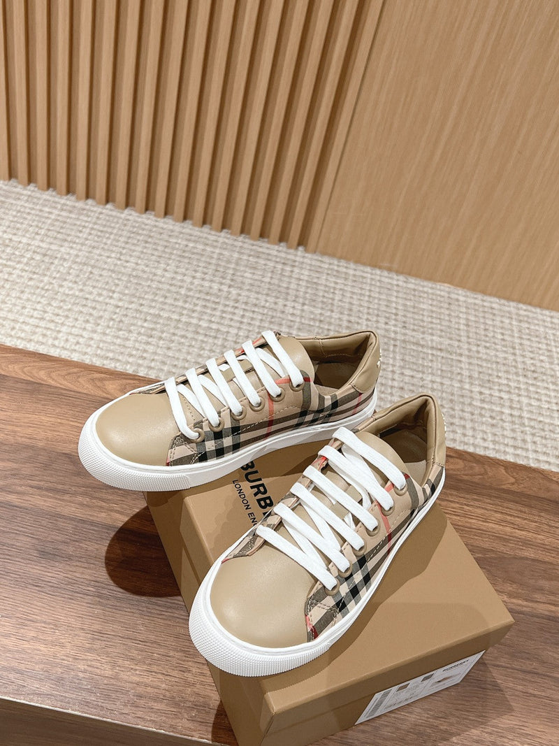 Sneaker Modelo Burberry