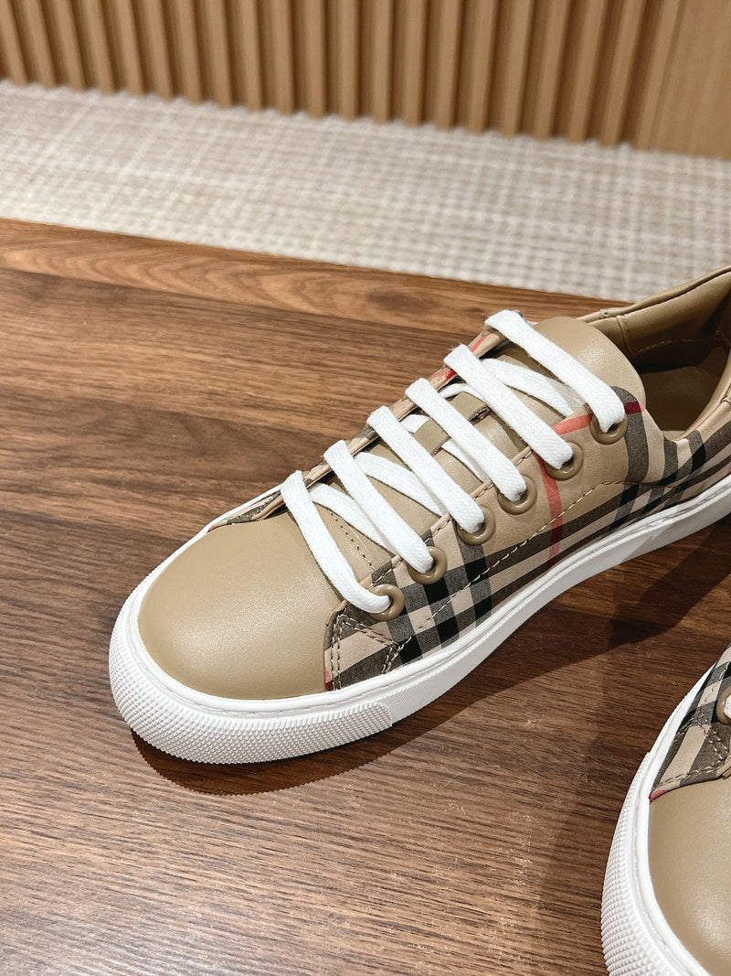 Sneaker Modelo Burberry