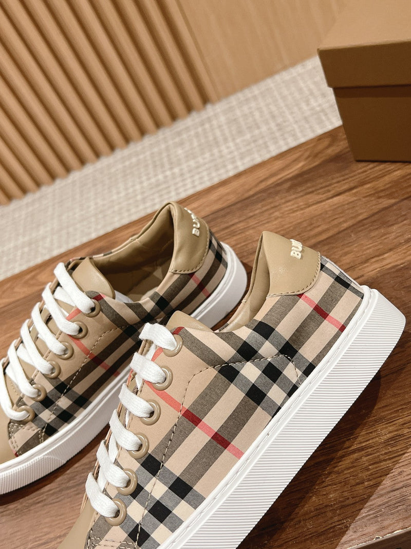 Sneaker Modelo Burberry