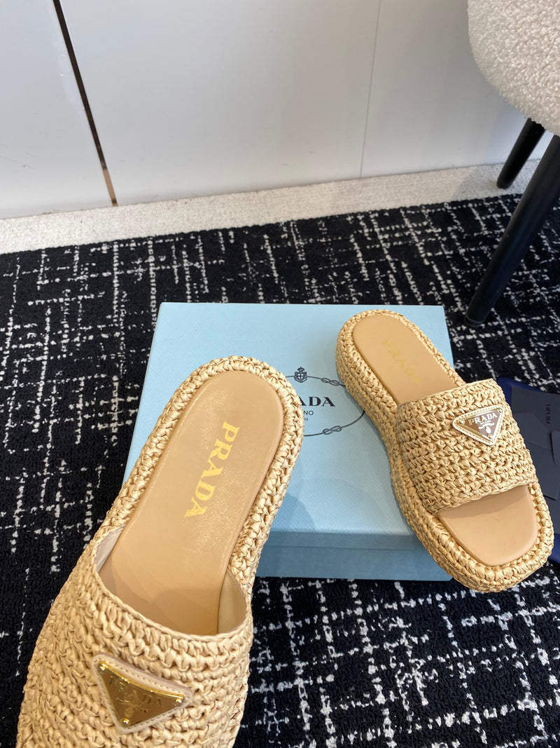 Sandália Prada Flatform em Crochê