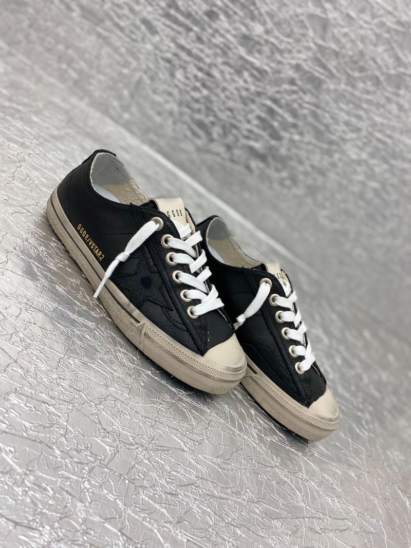 Tênis Modelo Golden Goose V-Star