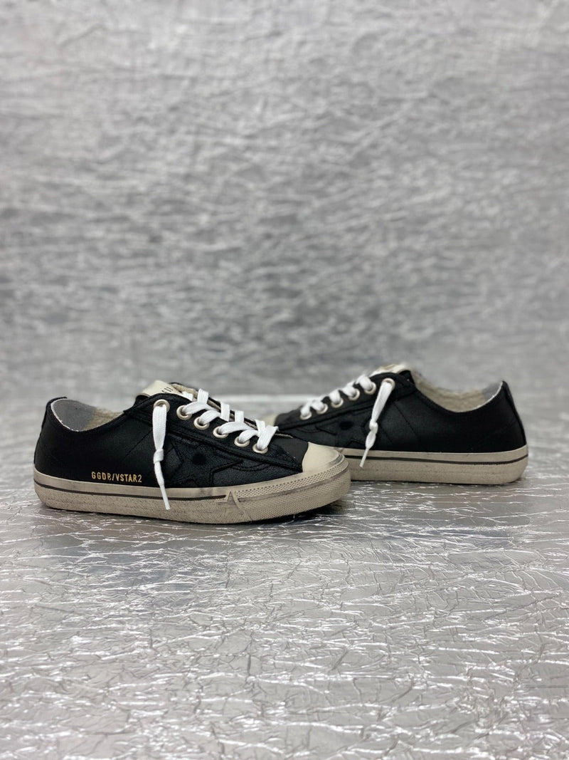 Tênis Modelo Golden Goose V-Star