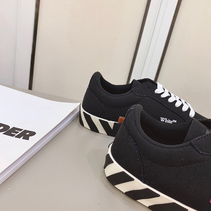 Tênis Modelo Off-White Low Vulcanized