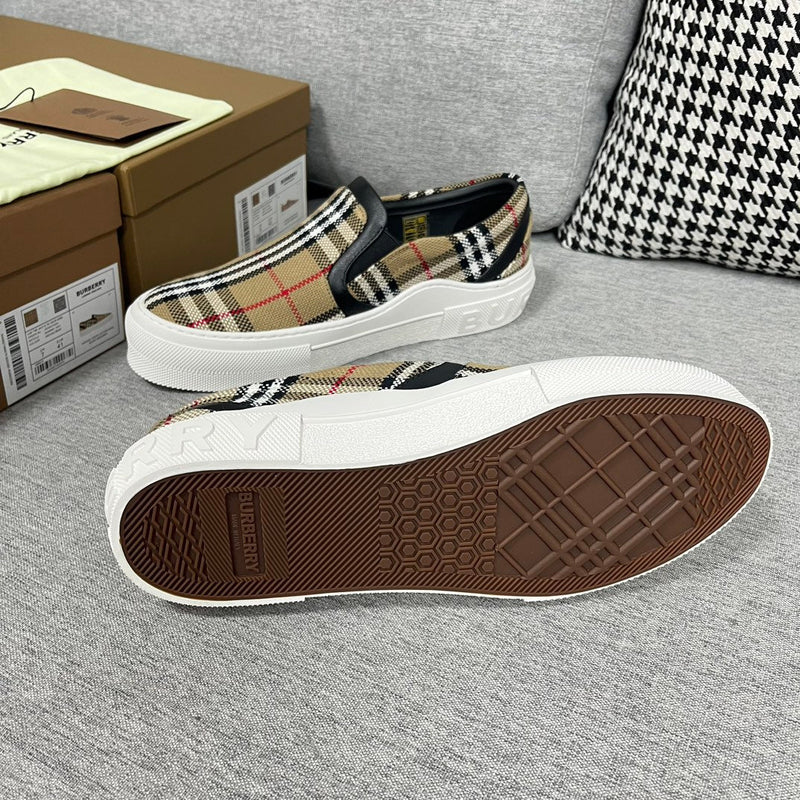 Sneaker Modelo Burberry