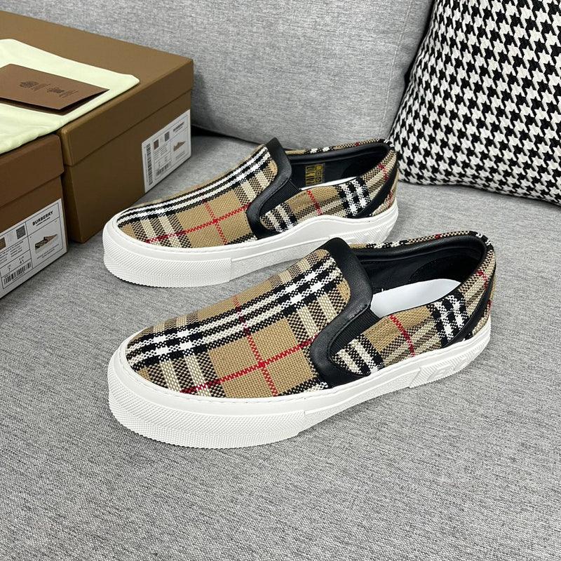 Sneaker Modelo Burberry