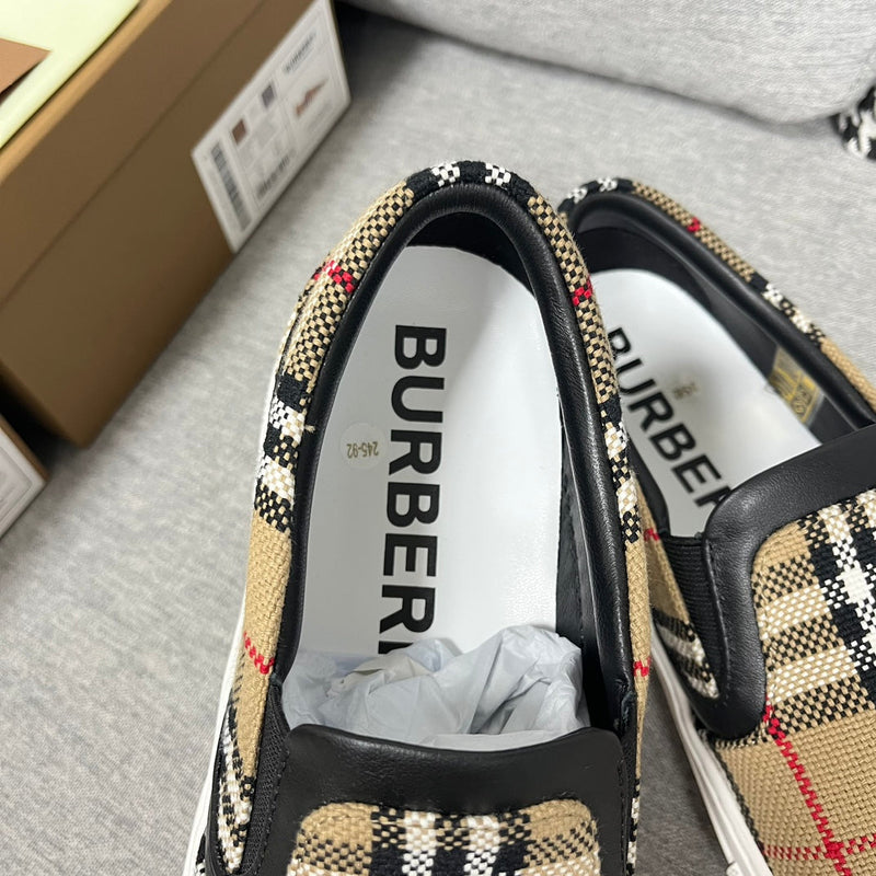 Sneaker Modelo Burberry