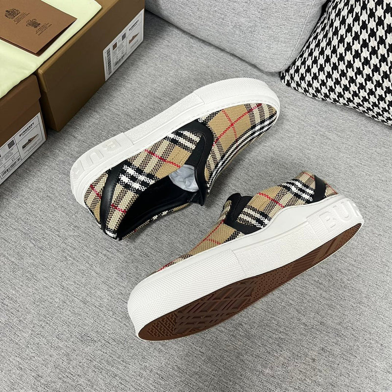 Sneaker Modelo Burberry