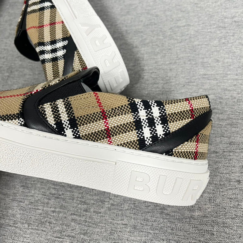 Sneaker Modelo Burberry