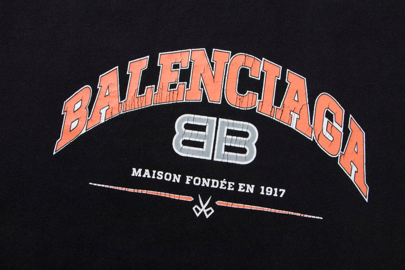 Camiseta Modelo Balenciaga Maison