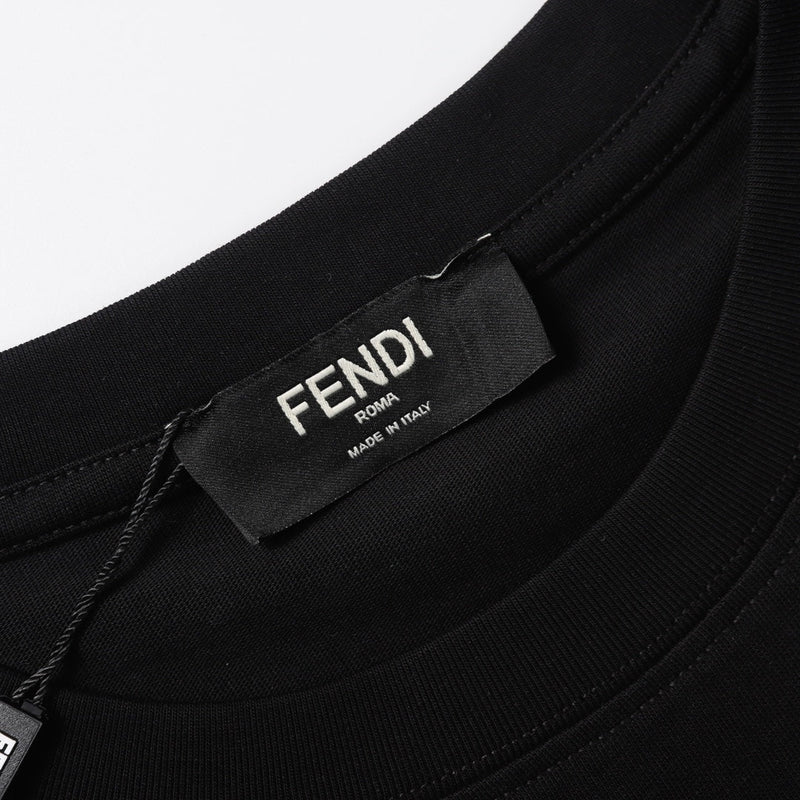 Camiseta Modelo Fendi