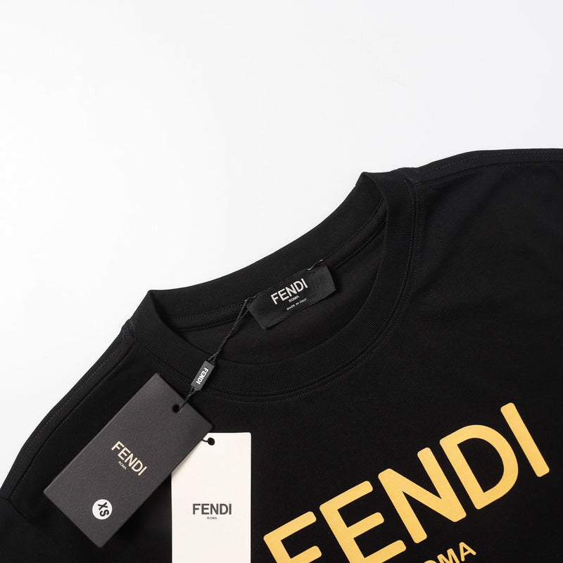 Camiseta Modelo Fendi