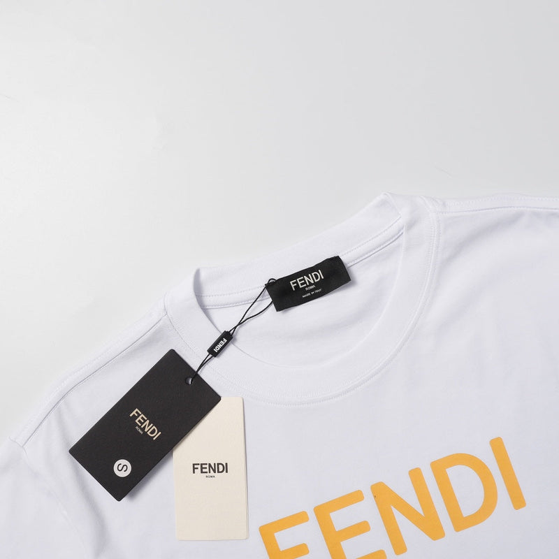 Camiseta Modelo Fendi