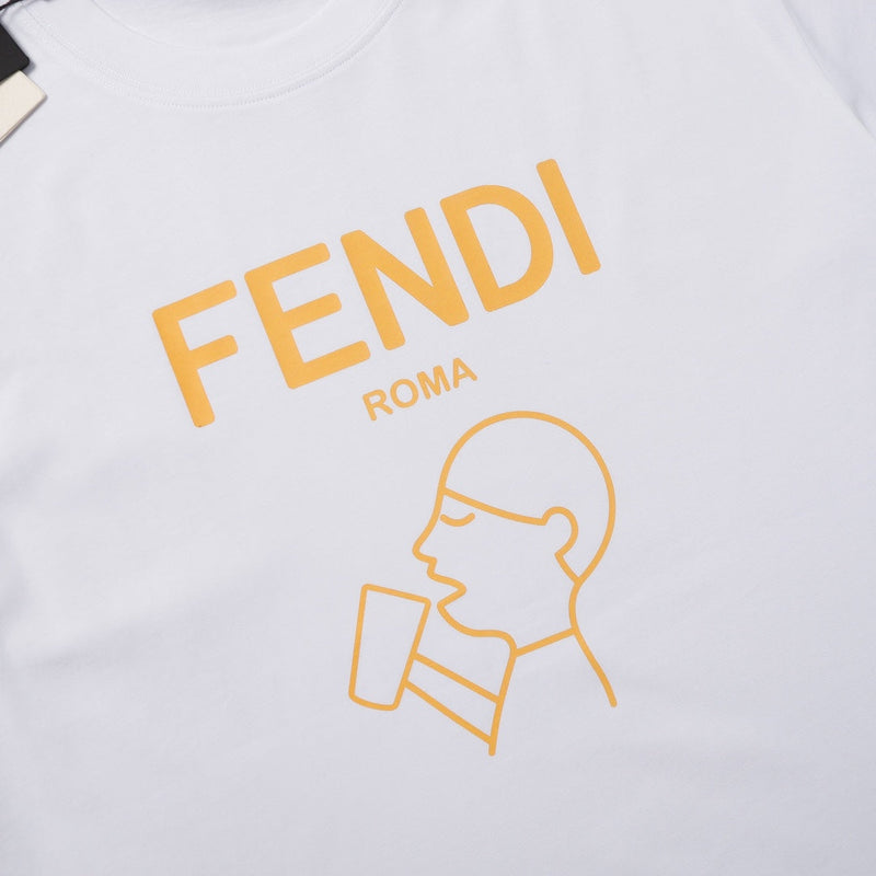 Camiseta Modelo Fendi