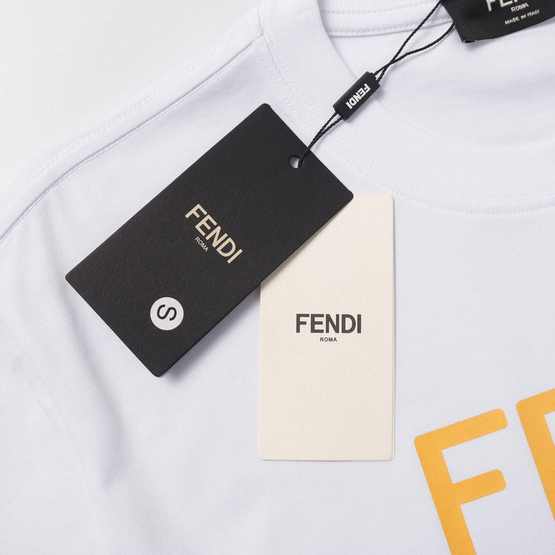 Camiseta Modelo Fendi