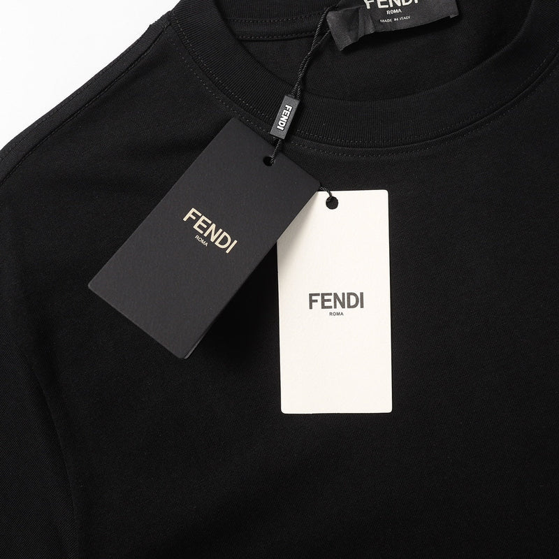 Camiseta Modelo Fendi