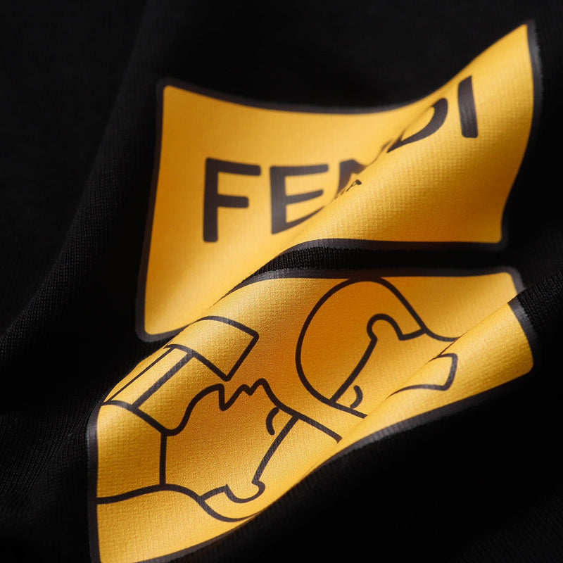 Camiseta Modelo Fendi