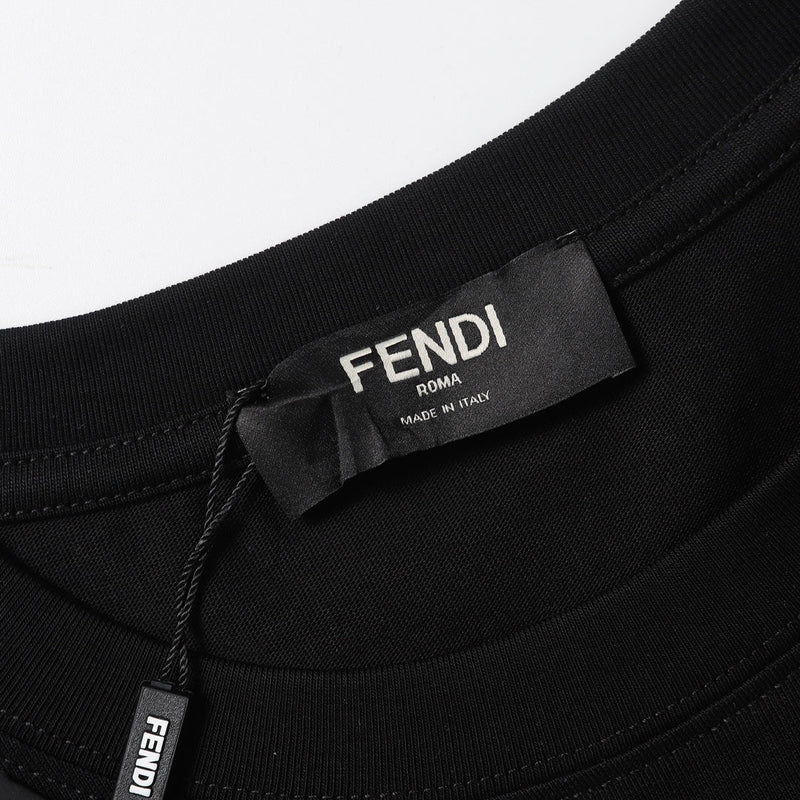 Camiseta Modelo Fendi