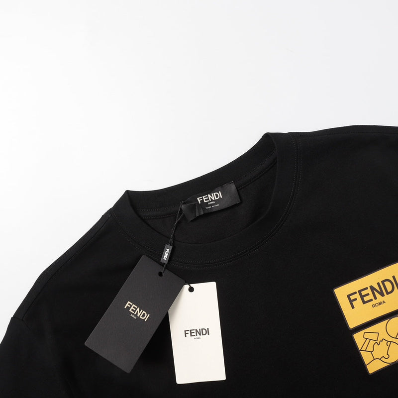 Camiseta Modelo Fendi