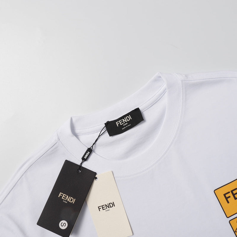 Camiseta Modelo Fendi