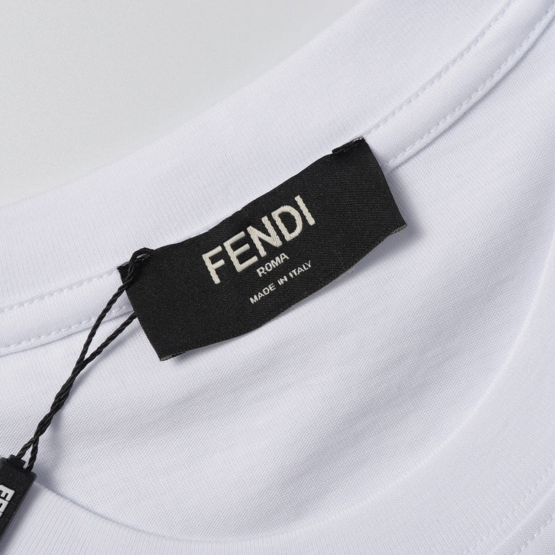 Camiseta Modelo Fendi