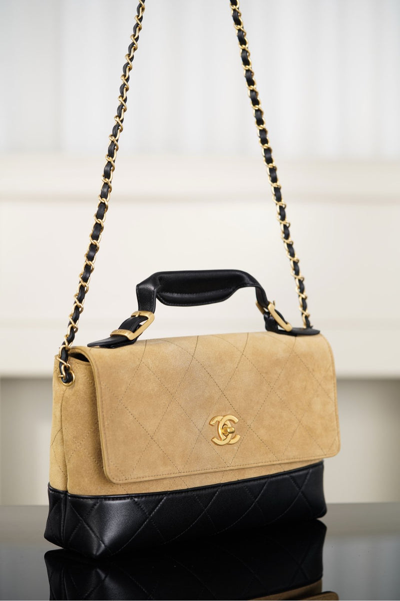 Bolsa Chanel Grande com Aba e Alça Superior