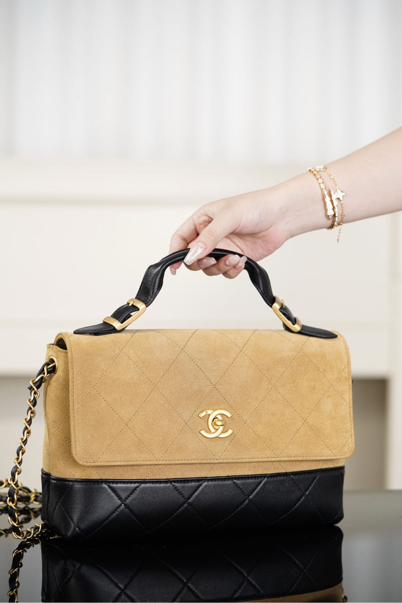 Bolsa Chanel Grande com Aba e Alça Superior