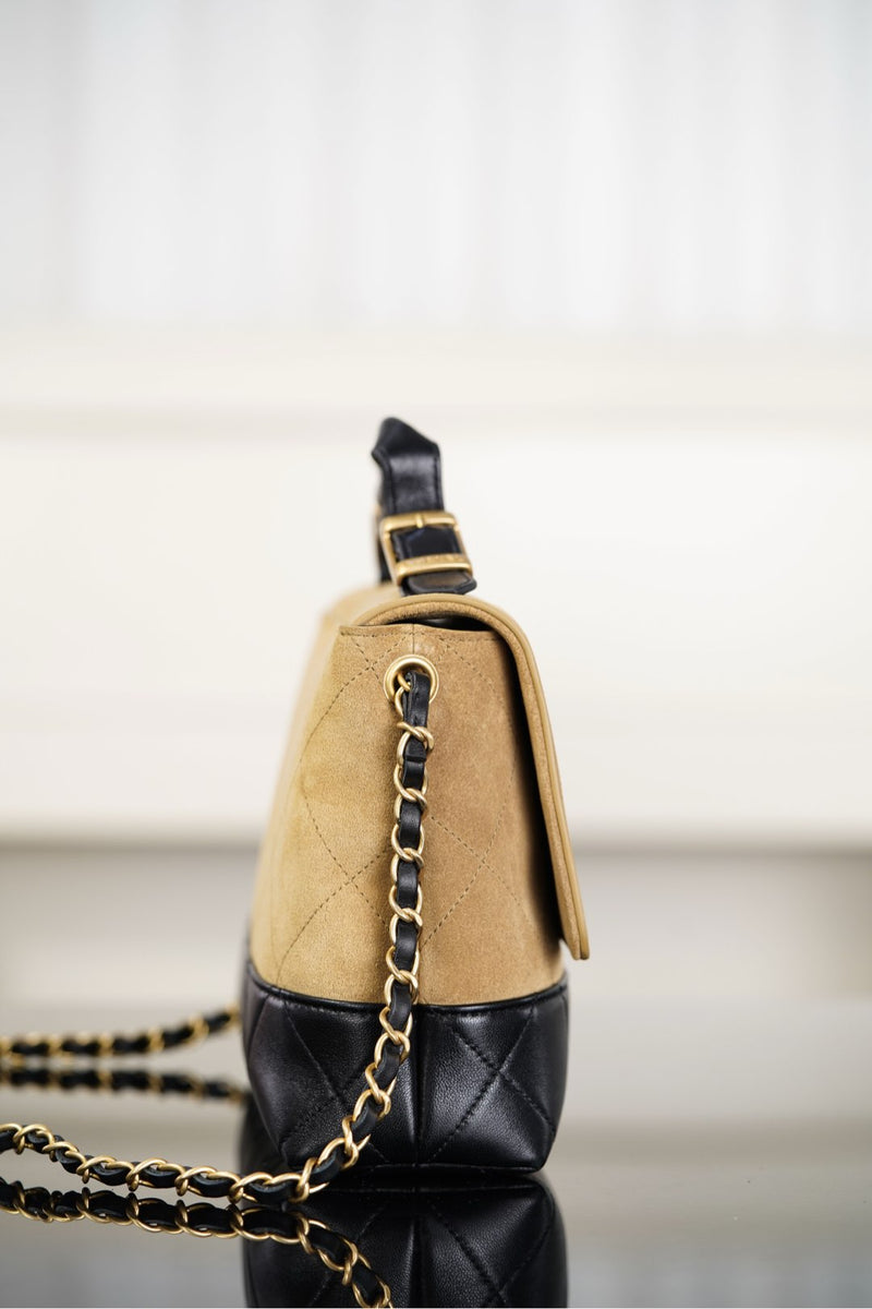 Bolsa Chanel Grande com Aba e Alça Superior